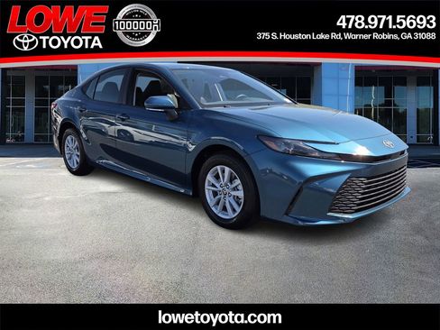 Used 2026 Toyota Camry LE image 1