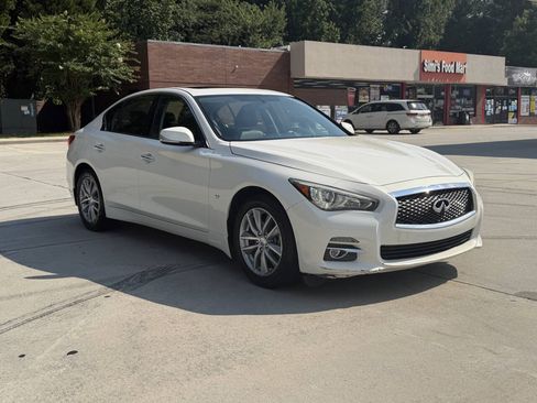 Used 2015 INFINITI Q50 AWD w/ Moonroof Package image 3