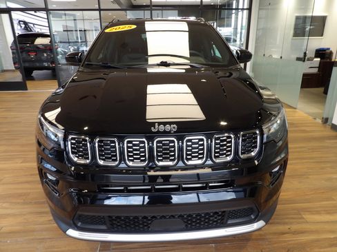 Used 2025 Jeep Compass Limited image 2
