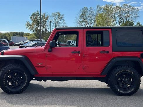 Used 2016 Jeep Wrangler Unlimited Sahara w/ Dual Top Group image 7