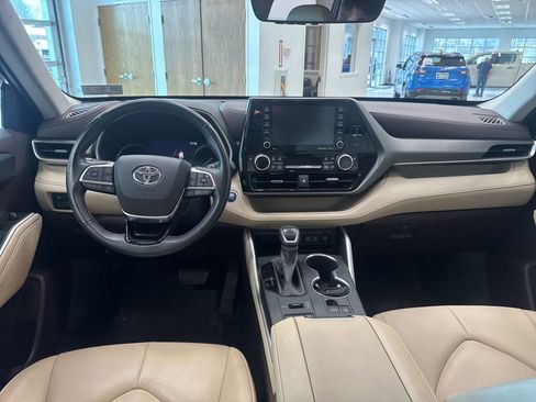 Used 2020 Toyota Highlander XLE image 15