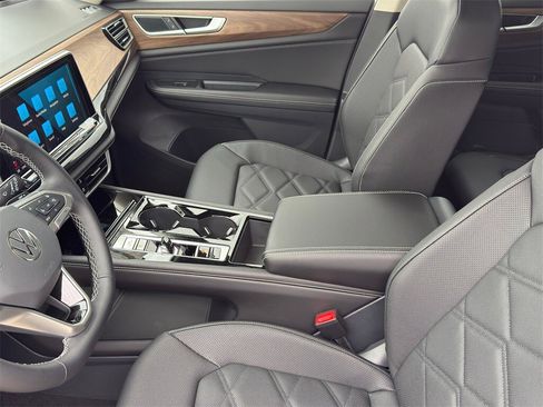 New 2026 Volkswagen Atlas SE image 10