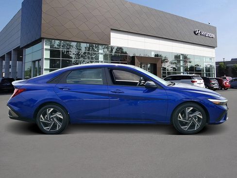 Certified 2025 Hyundai Elantra Sport image 4