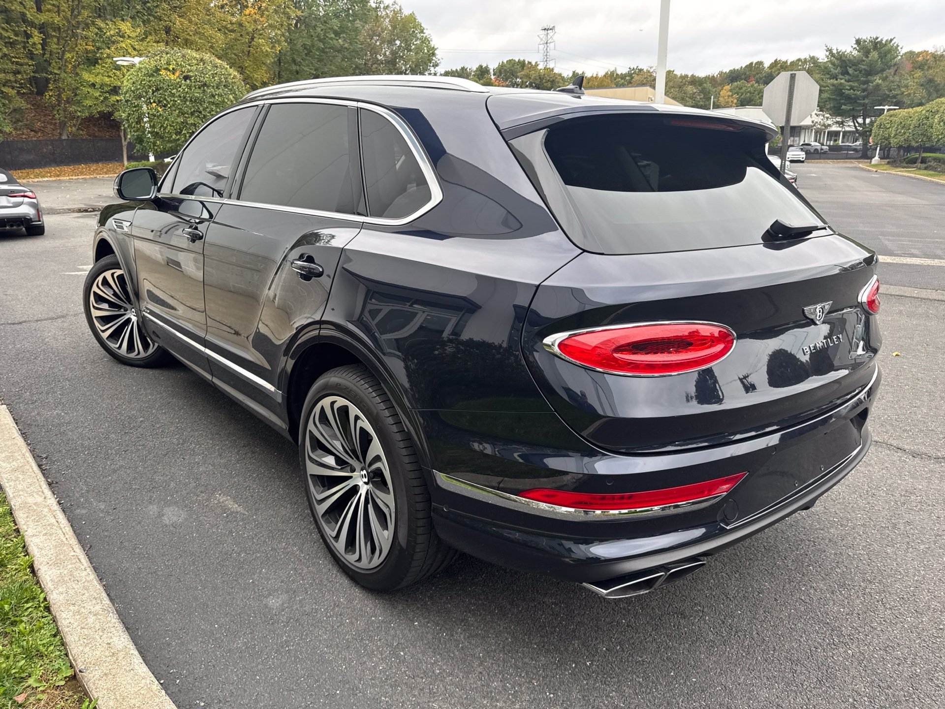 Used 2023 Bentley Bentayga AWD/4WD image 4
