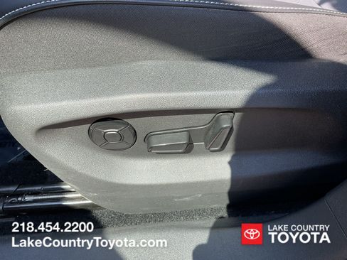 Used 2026 Volkswagen Tiguan SE AWD/4WD image 24
