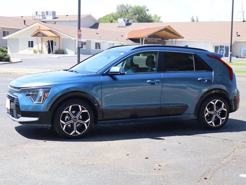 Used 2023 Kia Niro EX Touring FWD image 10