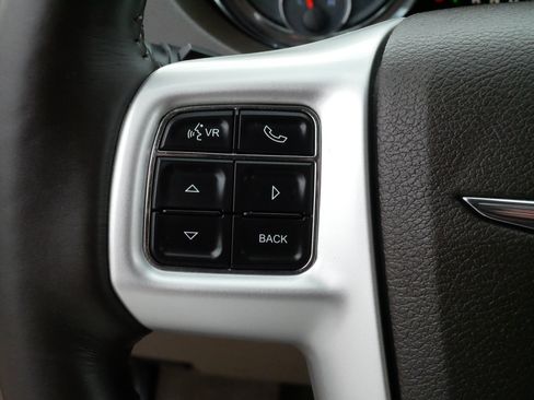 Used 2015 Chrysler Town & Country Touring-L w/ Driver Convenience Group FWD image 26