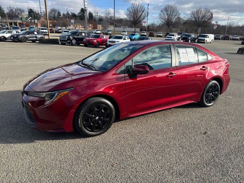 Used 2024 Toyota Corolla LE image 1