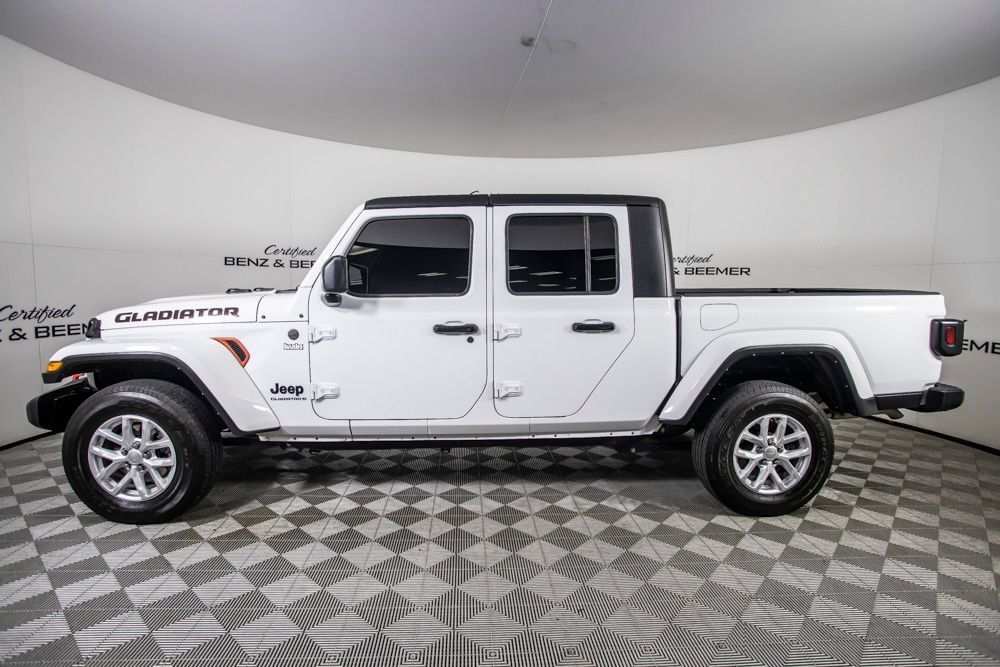 Used 2023 Jeep Gladiator Sport AWD/4WD image 5