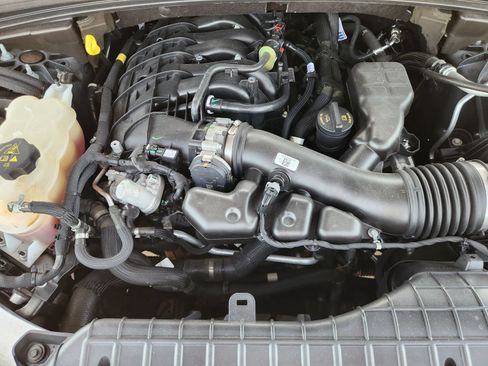 Used 2025 Jeep Grand Cherokee Laredo X RWD image 30