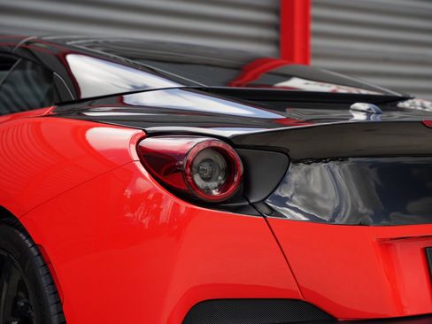 Used 2019 Ferrari Portofino image 8