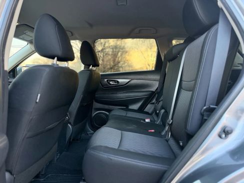 Used 2018 Nissan Rogue SV AWD/4WD image 11