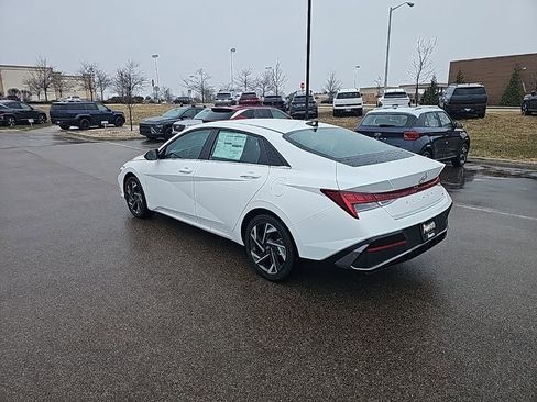 New 2026 Hyundai Elantra Limited FWD image 3