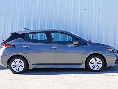 Used 2025 Nissan Leaf S image 44