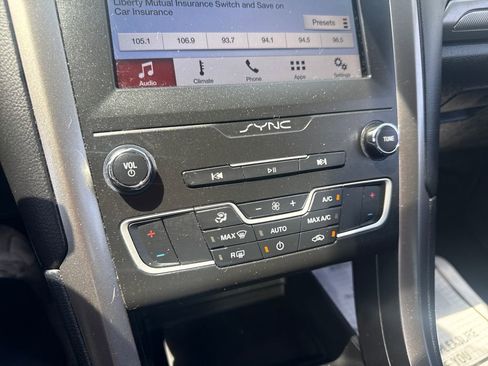 Used 2019 Ford Fusion SE FWD image 32