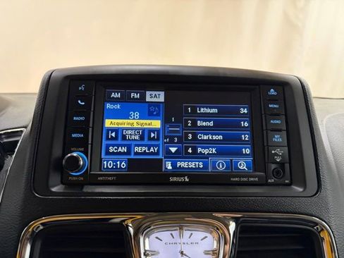 Used 2012 Chrysler Town & Country Touring-L w/ Premium Group FWD image 47