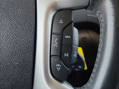 Used 2013 GMC Acadia SLT image 18