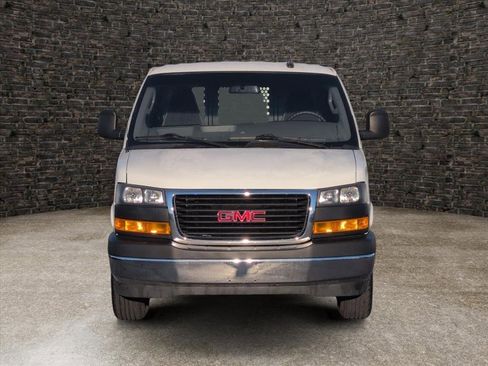Used 2022 GMC Savana 2500 w/ Driver Convenience Package image 5