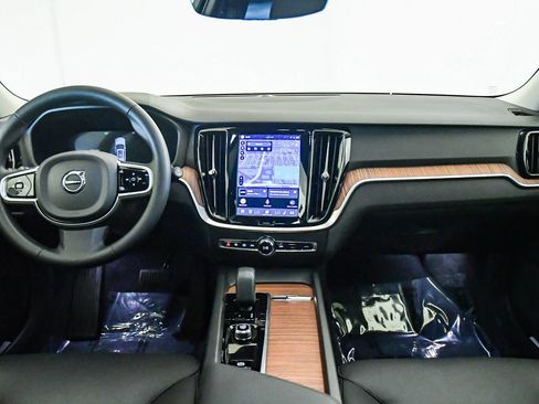 Certified 2025 Volvo V60 B5 Cross Country Plus AWD/4WD image 15