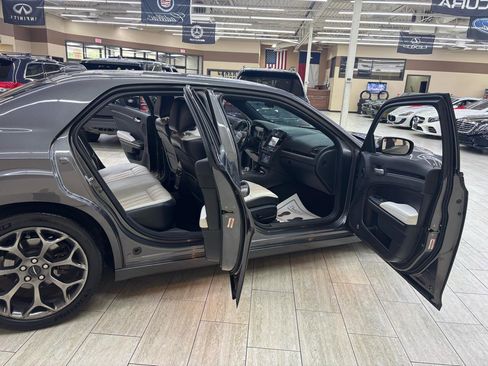 Used 2017 Chrysler 300 S RWD image 13