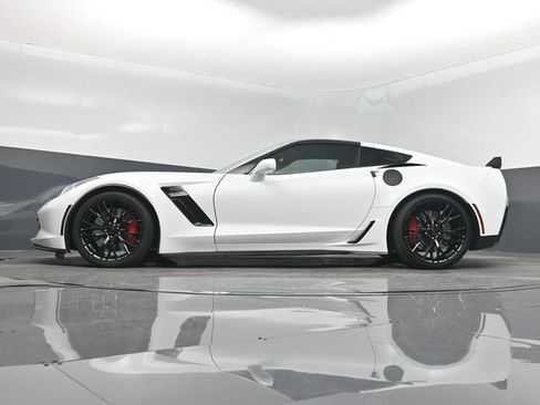 Used 2016 Chevrolet Corvette Z06 w/ 3LZ Preferred Equipment Group RWD image 15