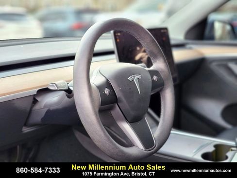 Used 2023 Tesla Model Y Long Range image 17