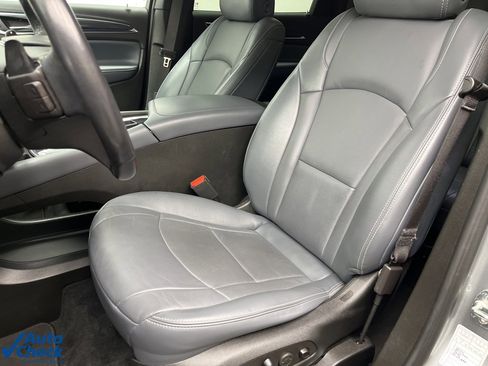Used 2024 Buick Enclave Premium image 19