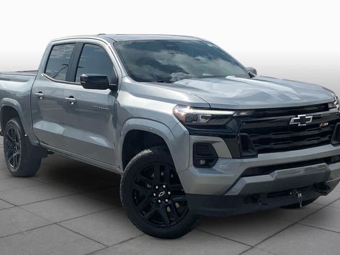 Used 2025 Chevrolet Colorado Z71 w/ Z71 Convenience Package 2 AWD/4WD image 3