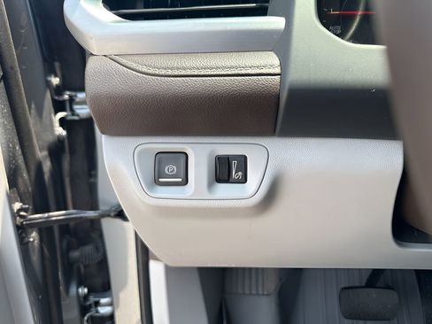 Used 2023 GMC Acadia SLT w/ Preferred Package image 30