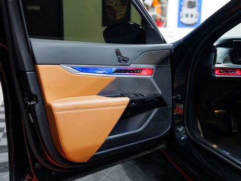 Used 2023 BMW 740i w/ Parking Assistance Package image 21