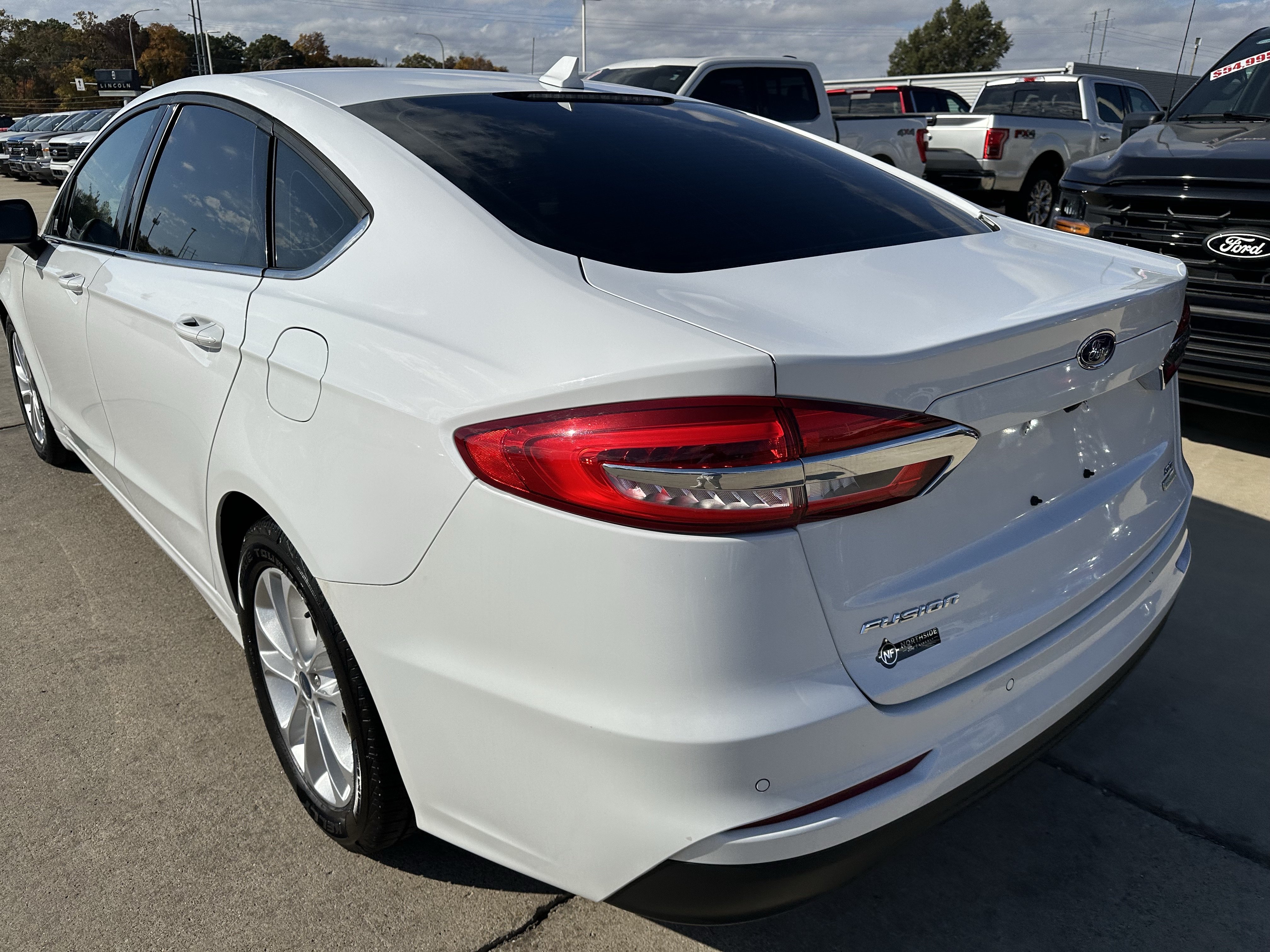 Used 2019 Ford Fusion SE FWD image 7