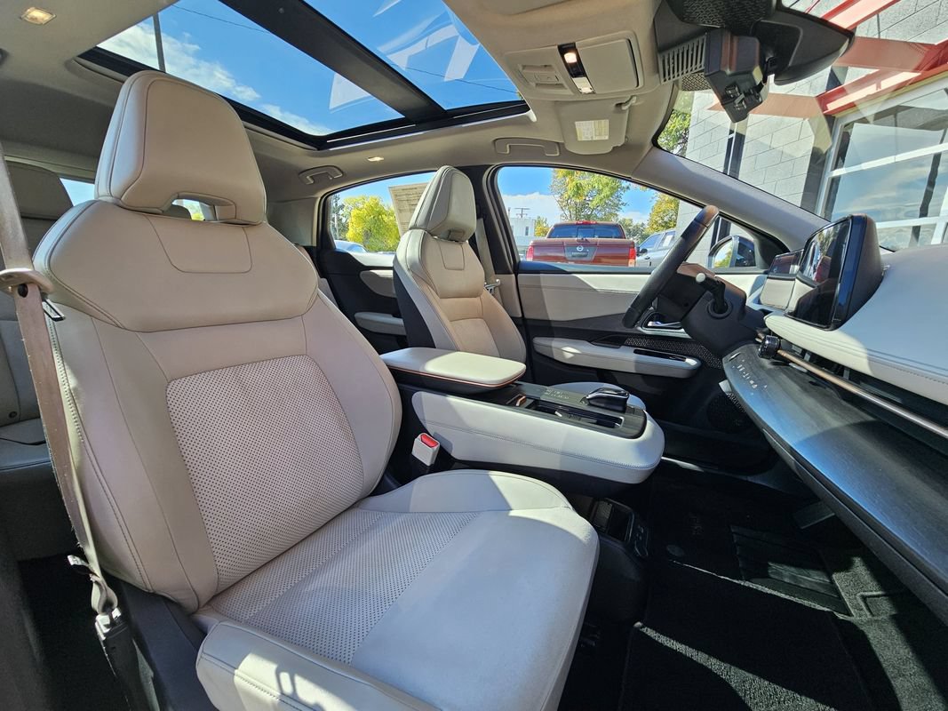 Used 2024 Nissan Ariya AWD image 17