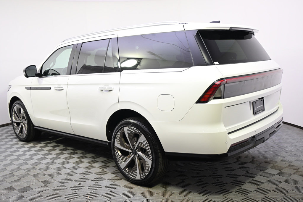 New 2026 Lincoln Navigator Black Label AWD/4WD image 3