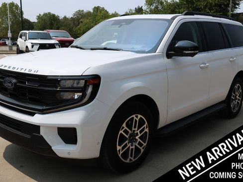 Used 2025 Ford Expedition Active AWD/4WD image 1