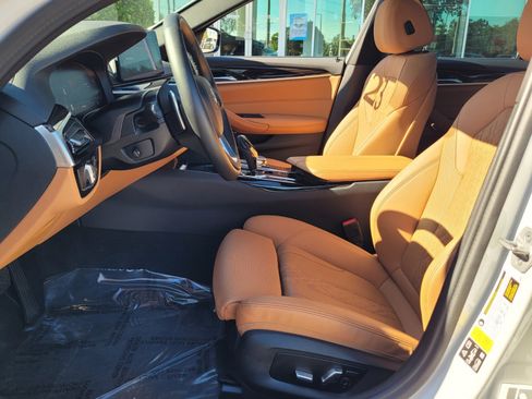 Used 2023 BMW 540i xDrive w/ Premium Package image 10