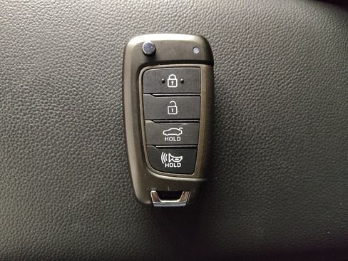 Used 2023 Hyundai Elantra SE FWD image 32