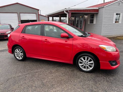 Used 2010 Toyota Matrix FWD image 3