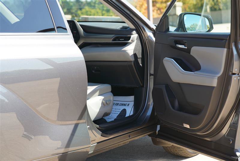 Used 2020 Toyota Highlander XLE AWD/4WD image 79