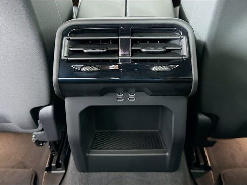 New 2026 BMW 550e xDrive image 18