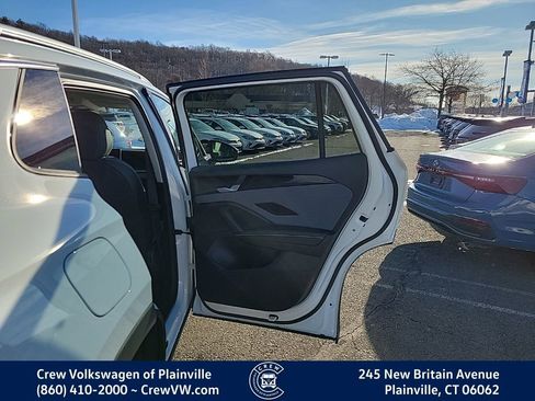 New 2026 Volkswagen Tiguan SE image 40