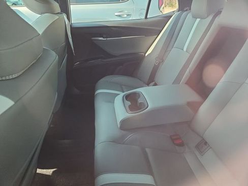 Used 2025 Toyota Camry SE w/ Convenience Package image 11