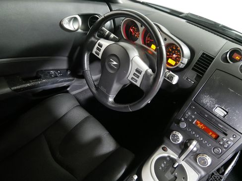 Used 2006 Nissan 350Z Enthusiast w/ (K96) Aerodynamics Pkg RWD image 9