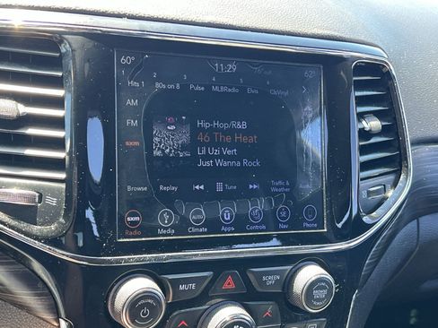 Used 2019 Jeep Grand Cherokee Laredo w/ Laredo X Package RWD image 16