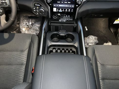 New 2026 RAM 1500 4x4 Crew Cab image 13