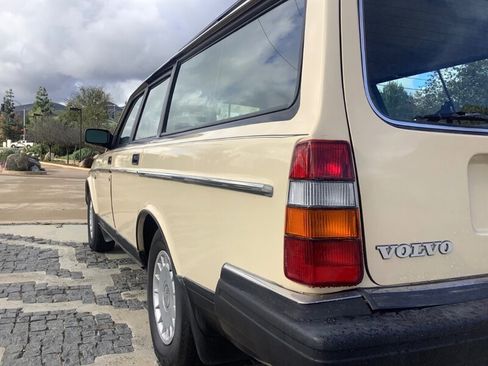 Used 1987 Volvo 240 DL image 15