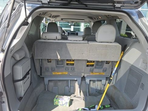 Used 2013 Toyota Sienna XLE FWD image 9