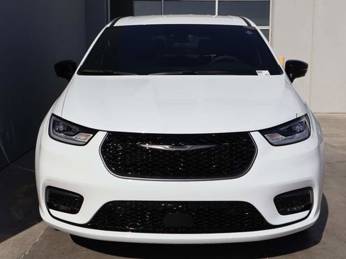 New 2026 Chrysler Pacifica Select FWD image 5