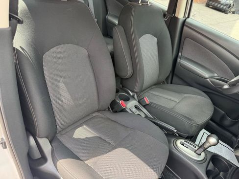 Used 2015 Nissan Versa SV FWD image 9