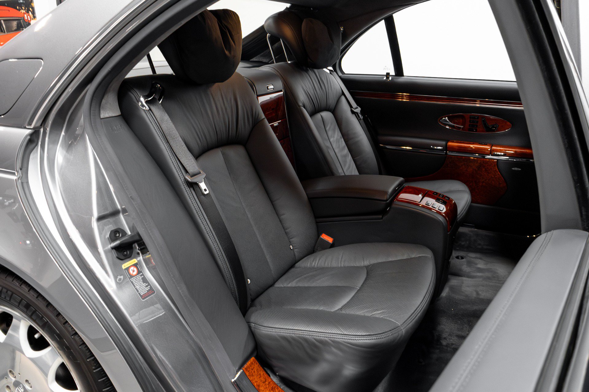 Used 2004 Maybach 57 RWD image 23