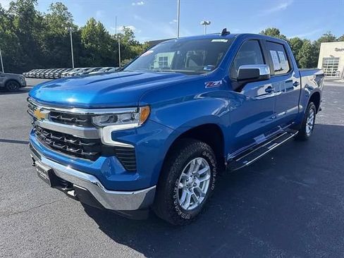 Used 2023 Chevrolet Silverado 1500 LT w/ Z71 Off-Road Package AWD/4WD image 3